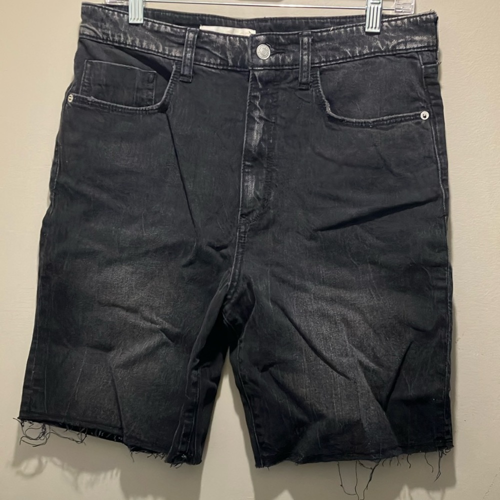 Anthropologie Pilcro black distressed shorts size 29